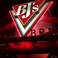 Photo taken at BJ&amp;#39;s Restaurant &amp;amp; Brewhouse by Stephane L. on 9/29/2018