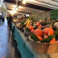 Photo taken at Marché Daumesnil by Renaud F. on 11/24/2017