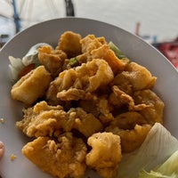 Photo taken at Kang Kao Seafood (十八丁港口海鲜楼) by Patrick L. on 6/24/2022
