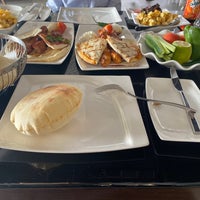 Foto scattata a Yonine Lebanese Cuisine da Mansour K. il 1/9/2023