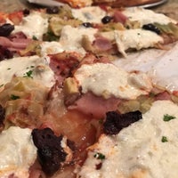 10/22/2016 tarihinde lino b.ziyaretçi tarafından Jersey Pizza Co'de çekilen fotoğraf
