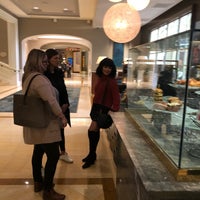 รูปภาพถ่ายที่ PRESS at Four Seasons Hotel Las Vegas โดย Olga O. เมื่อ 1/12/2019