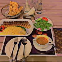 Снимок сделан в Iran Zamin Restaurant пользователем M.alhajri 1/10/2023