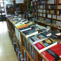 รูปภาพถ่ายที่ Librería Gigamesh โดย Antonio T. เมื่อ 11/27/2012