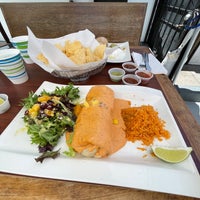 รูปภาพถ่ายที่ Los Agaves Restaurant โดย Eric L. เมื่อ 6/23/2021