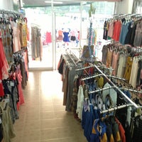 รูปภาพถ่ายที่ ขายส่งเสื้อผ้าแฟชั่น ร้านยูคิ้วท์ สาขาหน้ามหาวิทยาลัยพะเยา โดย Chompu M. เมื่อ 6/15/2013
