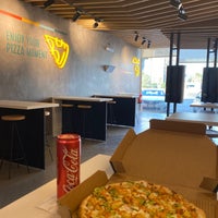 Photo taken at Maestro Pizza by Abdulaziz A. on 9/10/2021