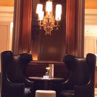 Photo taken at Star Lounge - The Ritz Carlton by Aziz on 8/9/2022