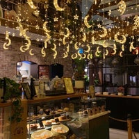 รูปภาพถ่ายที่ Urth Caffé โดย S8 เมื่อ 4/15/2022