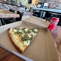 10/25/2022 tarihinde Omehi S.ziyaretçi tarafından Milana&amp;#39;s New York Pizzeria'de çekilen fotoğraf