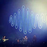 Photo taken at Show Arctic Monkeys by Ginkipedia on 11/15/2014