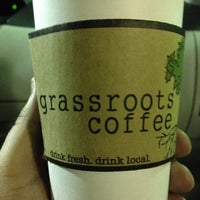 รูปภาพถ่ายที่ Grassroots Coffee Company โดย Truck H. เมื่อ 5/7/2013