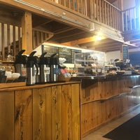 Foto diambil di Lakeshore Coffee &amp;amp; Specialties oleh Ian S. pada 7/7/2019