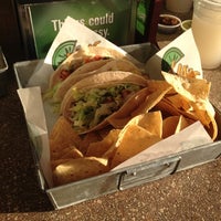 รูปภาพถ่ายที่ Lime Fresh Mexican Grill โดย Kelvis D. เมื่อ 12/1/2012