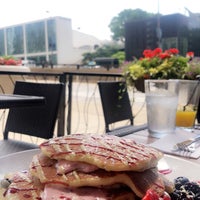 Photo taken at Wildberry Pancakes &amp;amp; Cafe by Tima🌸 on 7/7/2019