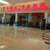 Foto tirada no(a) Cinemark por David N. em 3/26/2013