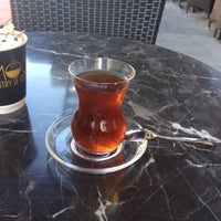 Das Foto wurde bei Gourmet Stop von Hülya Ş. am 6/30/2015 aufgenommen