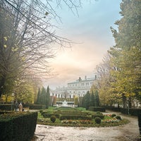 Foto diambil di Volksgarten oleh Tian T. pada 11/19/2023