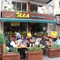 Foto scattata a İlla Cafe &amp;amp; Restaurant da İlla Cafe &amp;amp; Restaurant il 11/10/2013