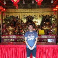 Photo taken at 三巴旺财神庙 Cai Shen Temple by ตู่ on 6/27/2015