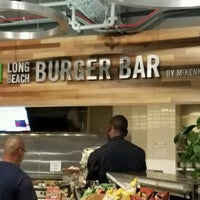 Foto tirada no(a) Long Beach Burger Bar por Papito C. em 9/20/2016