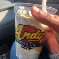 รูปภาพถ่ายที่ Andy&amp;#39;s Frozen Custard โดย Amber J. เมื่อ 11/21/2018