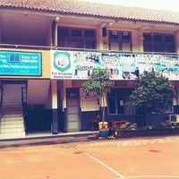 Photo taken at SMP Negeri 11 Jakarta by dyah r. on 1/2/2013