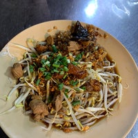 Porn Chai: พรชัย ก๋วยเตี๋ยวหลอด - Noodle House in Bangkok
