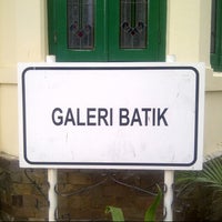 Photo taken at Museum Batik by Beth H. on 11/14/2012