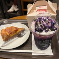 Photo taken at Starbucks by Mari N. on 10/22/2022