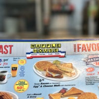 Photo taken at Waffle House by santagati on 7/27/2017