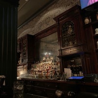 รูปภาพถ่ายที่ Flatiron Hall Restaurant and Beer Cellar โดย santagati เมื่อ 2/18/2020