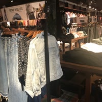 Photo taken at Abercrombie &amp;amp; Fitch by santagati on 8/25/2018
