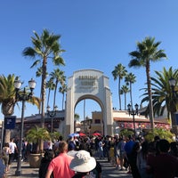 Photo taken at Universal Ticketbooth by Tony J. on 10/12/2019