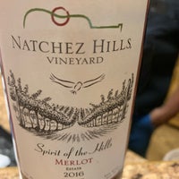 Foto scattata a Natchez Hills Vineyard &amp;amp; Winery da Tashia R. il 7/28/2019
