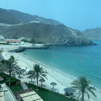 Photo taken at Oceanic Khorfakkan Resort &amp;amp; Spa by Omar A. on 7/15/2022