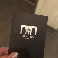 รูปภาพถ่ายที่ Hotel Hugo โดย Karen T. เมื่อ 7/14/2019