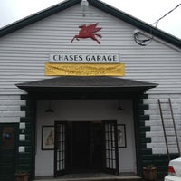 Photo prise au Chases Garage Artist Studios &amp;amp; Gallery par William A. le5/25/2013