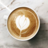 Photo prise au Coffee &amp;amp; Waves par Coffee &amp;amp; Waves le10/18/2018