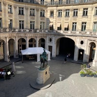 Photo taken at Hôtel Indigo Paris - Opéra by Christopher M. on 10/9/2021