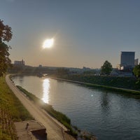 Foto diambil di Žaliasis tiltas oleh Iulia S. pada 6/11/2019