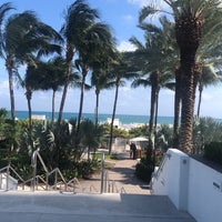Foto diambil di Eden Roc Resort Miami Beach oleh B M. pada 11/17/2022