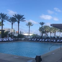 Foto scattata a Eden Roc Resort Miami Beach da B M. il 11/17/2022
