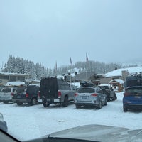 Foto diambil di Mt. Hood Meadows Ski Resort oleh Charlie O. pada 12/10/2022