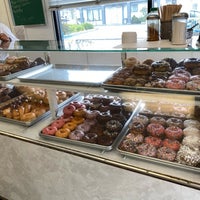 4/17/2021 tarihinde Jenn A.ziyaretçi tarafından Primo&amp;#39;s Donuts'de çekilen fotoğraf