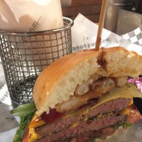Foto tomada en La Maestranza Sandwich &amp;amp; Burger Bar  por Camilla P. el 3/4/2019