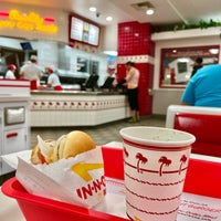 Photo taken at In-N-Out Burger by mgoi s. on 9/27/2023