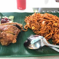 Photo taken at Geylang Bilal Restaurant by mgoi s. on 11/24/2018