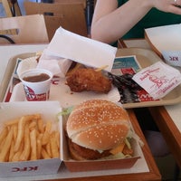 รูปภาพถ่ายที่ KFC โดย Alex B. เมื่อ 9/15/2012