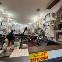 Foto tomada en Idle Hands Tattoo Parlour  por Knick B. el 1/21/2022